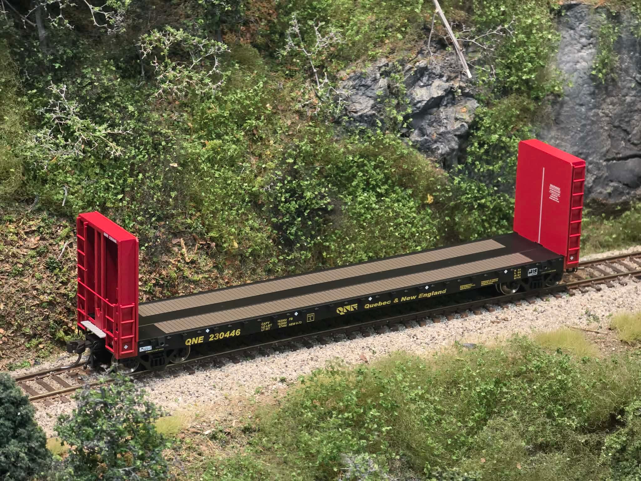QNE 230415 - HO-Scale Quebec & New England Atlas 51'6" Bulkhead Flatcar