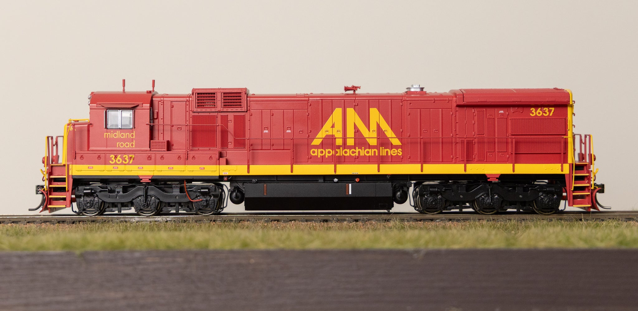 AM 3637 - HO Scale DC/Silent Equipped GE C36-7 Locomotive – Home