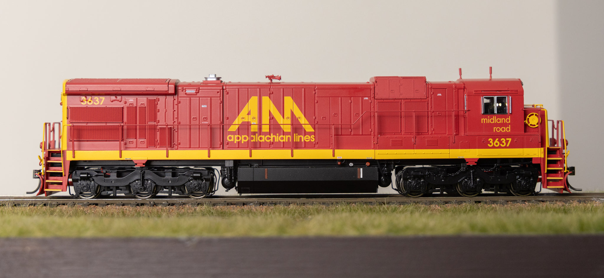 AM 3637 - HO Scale DC/Silent Equipped GE C36-7 Locomotive – Home