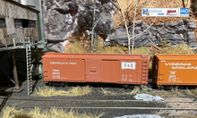 Load image into Gallery viewer, V&amp;O 30388 - HO Scale Atlas USRA Rebuilt Steel 40&#39; Box Car
