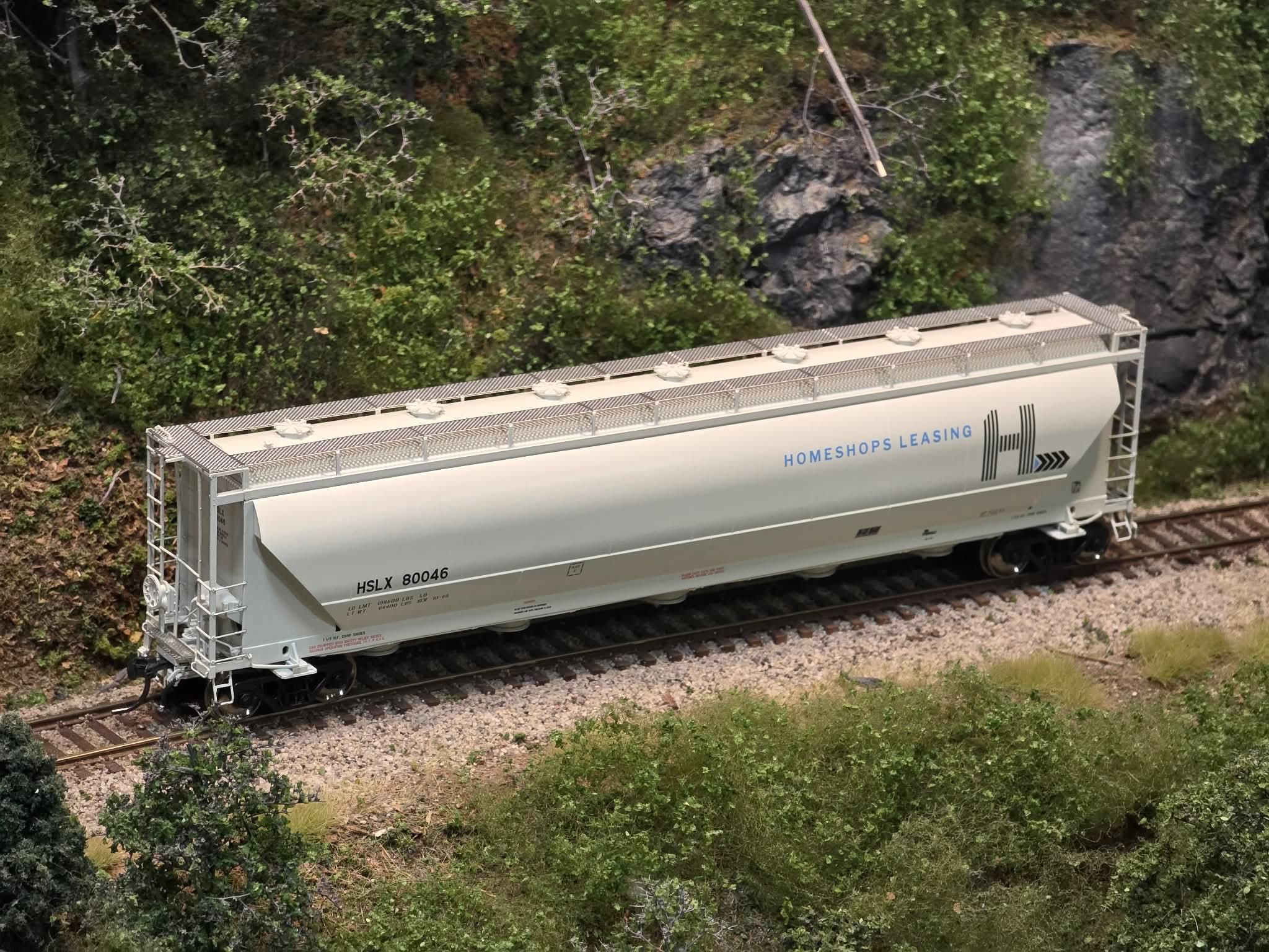 HSLX 80015 - HO-Scale HomeShops Leasing Prairie Shadows Thrall PD5000 Covered Hopper